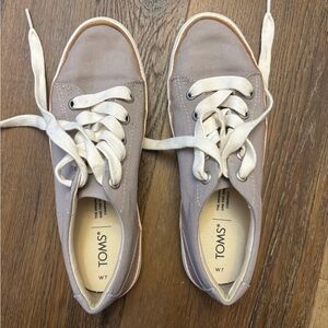 TOMS Women's Gray Lace-Up Sneakers